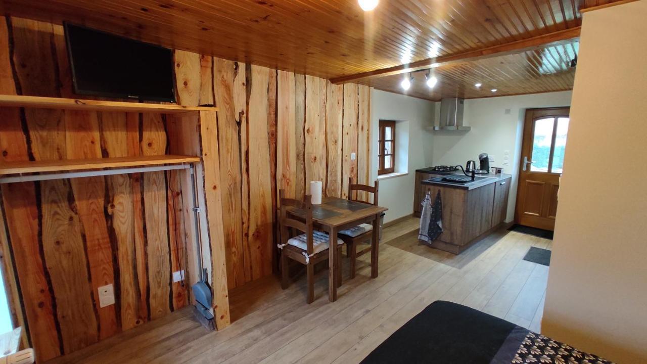 Studio Chaleureux Dans Les Monts Du Forez Verrieres-en-Forez Exteriör bild